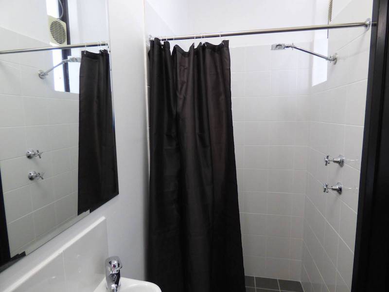 bathrooms at billabong backpackers perth