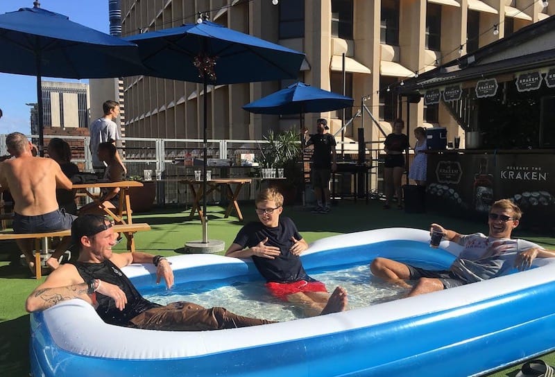nomads backpackers brisbane rooftop fun