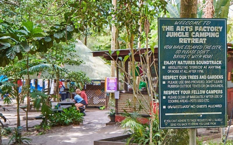 arts factory lodge backpackers byron bay