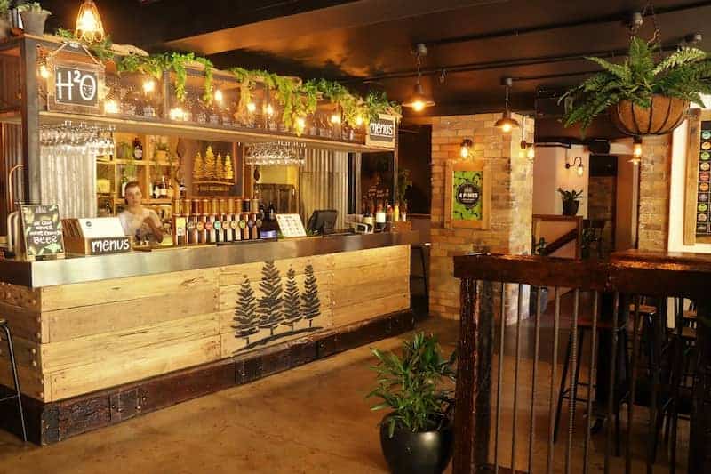 pines bar brisbane nomads hostel